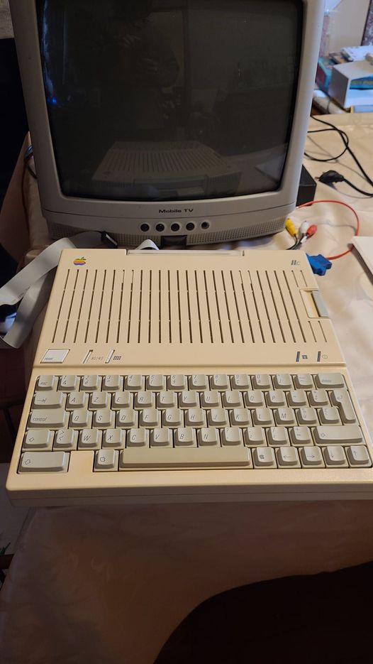 Apple II C